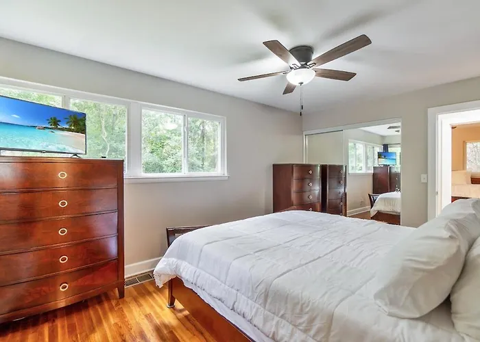 Hill House- Centrally Located, Close To Everything Villa *