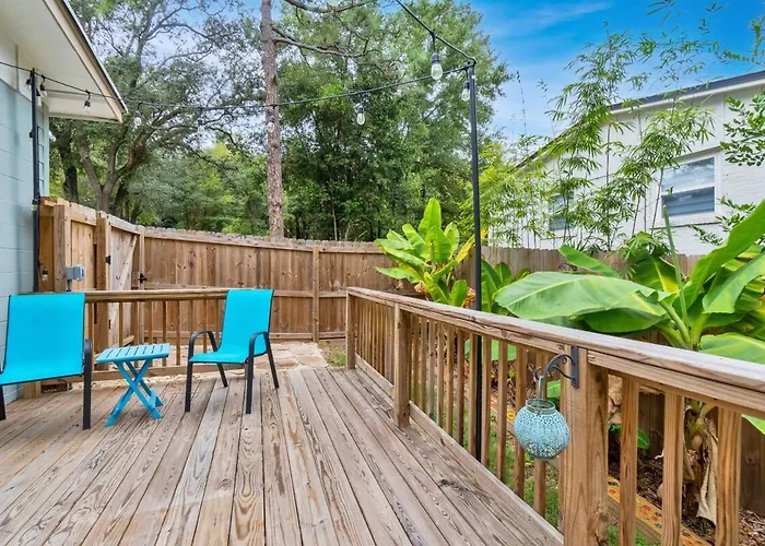 Hill House- Centrally Located, Close To Everything Pensacola