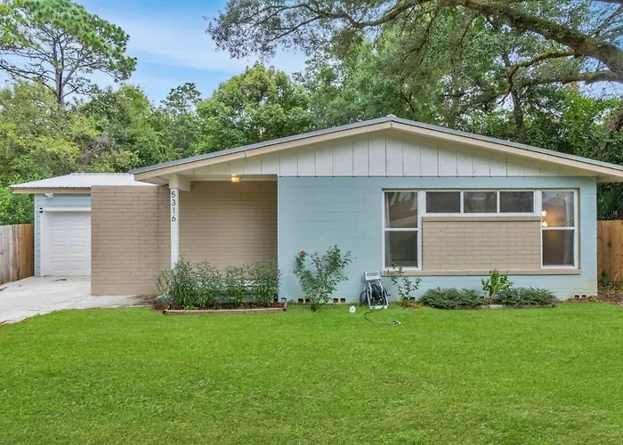 Hill House- Centrally Located, Close To Everything Pensacola