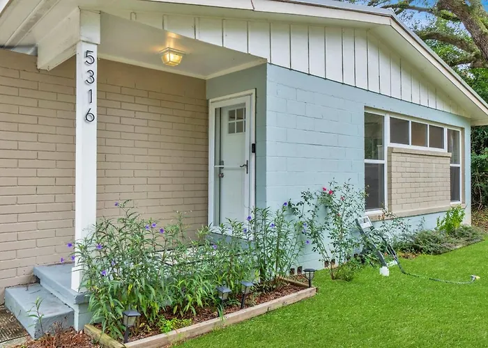 Hill House- Centrally Located, Close To Everything Pensacola