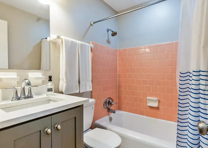 Hill House- Centrally Located, Close To Everything
