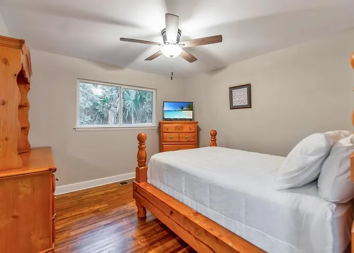 Hill House- Centrally Located, Close To Everything *
