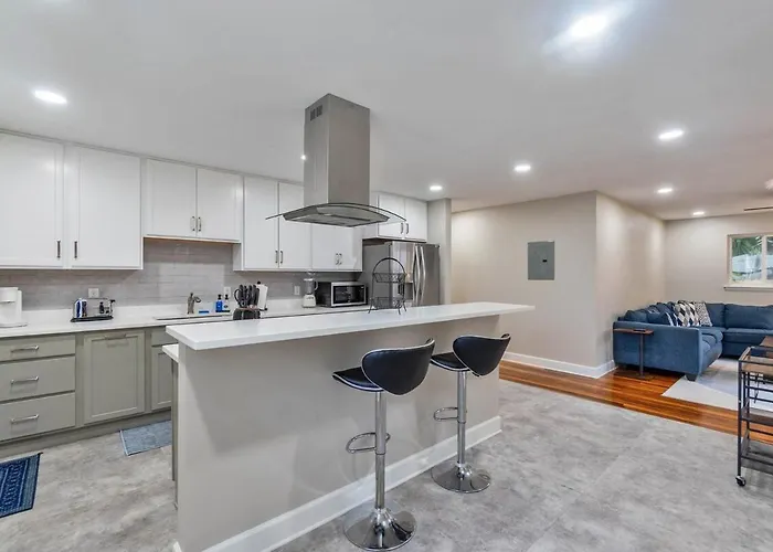Villa Hill House- Centrally Located, Close To Everything