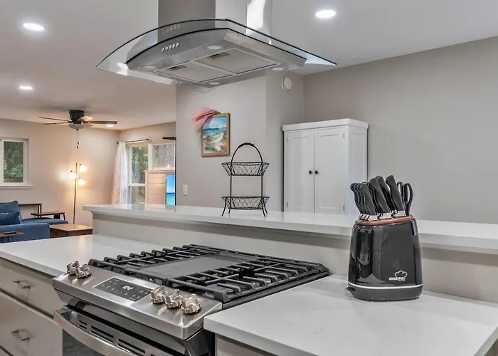 Hill House- Centrally Located, Close To Everything