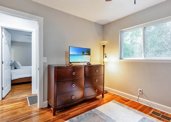 Hill House- Centrally Located, Close To Everything * Pensacola