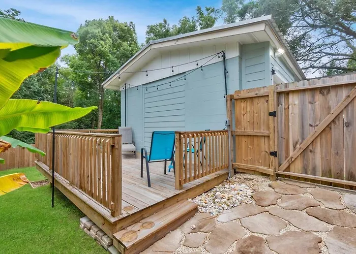 Hill House- Centrally Located, Close To Everything *